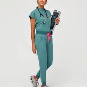 Figs scrubs set in hydrogreen